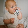 BabyOno: Μασητικό από μαλακή σιλικόνη - Flower Blue (BN1596/02) BabyOno: Μασητικό από μαλακή σιλικόνη - Flower Blue (BN1596/02)