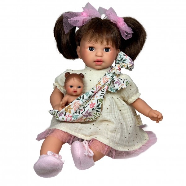 Nines D'Onil: Alex με λευκό φόρεμα και μωρό σε μάρσιπο - 40 εκ. (NDO-4020)